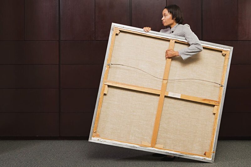 What is the best varnish for canvas protection? Art Couriers